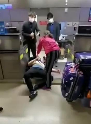 华人登机爆料视频真实,真实还原航班惊险瞬间 第1张 华人登机爆料视频真实,真实还原航班惊险瞬间 第1张